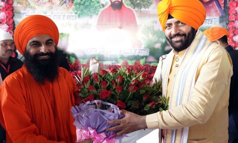 Hry CM Saini with Baba Bhuman Shah Gaddi Mahant Shri Brahma Das Ji