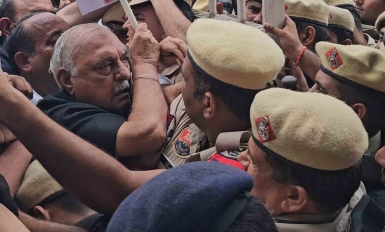 Hry Congress Protest